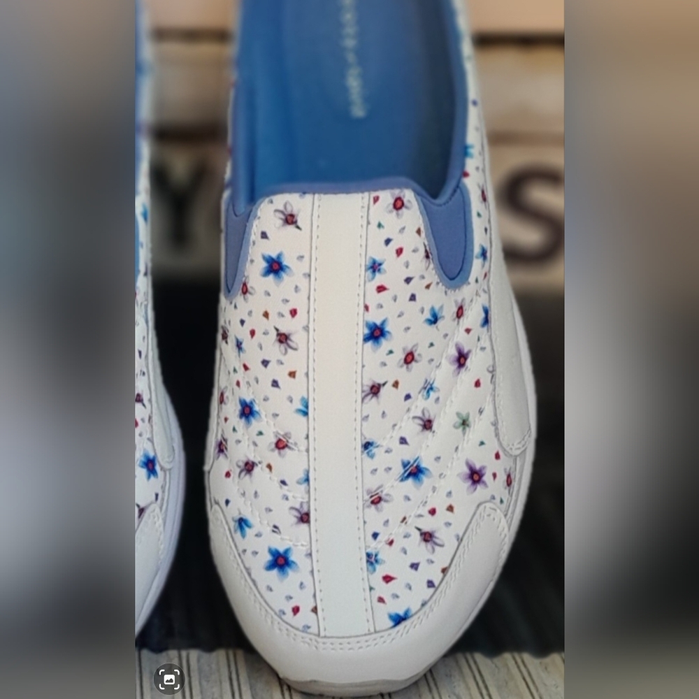Easy Spirit slip on 10W July 4th Footwear!